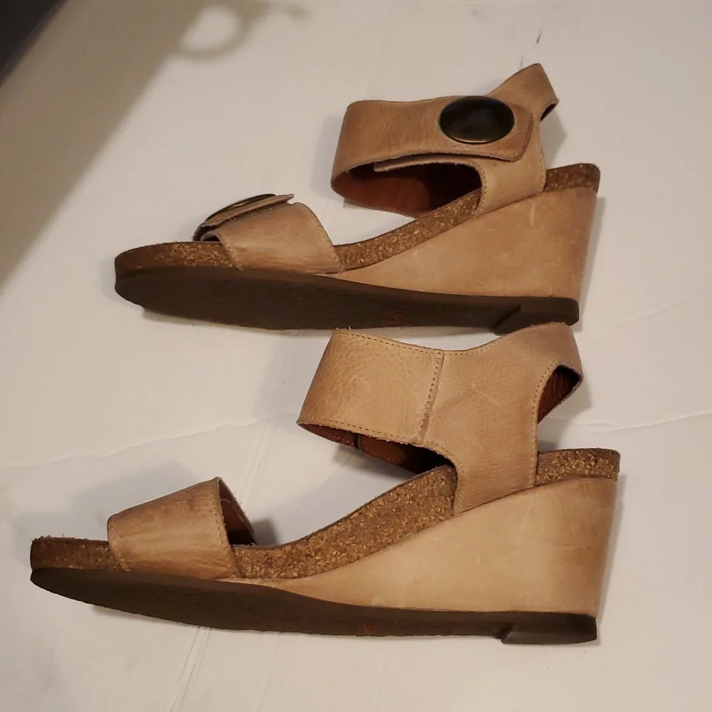 Taos Tan Carousel 3 Wedge Sandals Size 5/5.5 - Picture 5 of 10